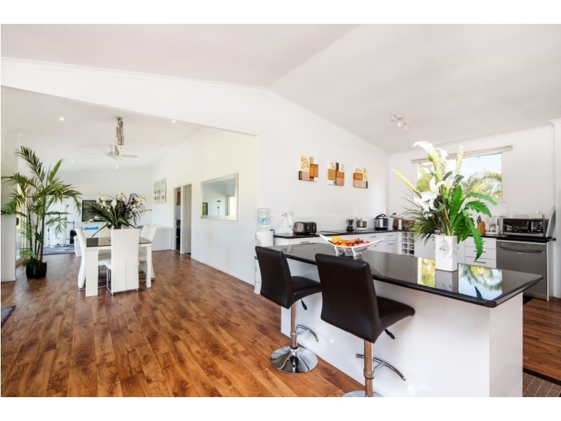 11 Jirrima Cres, Cooroibah QLD 4565