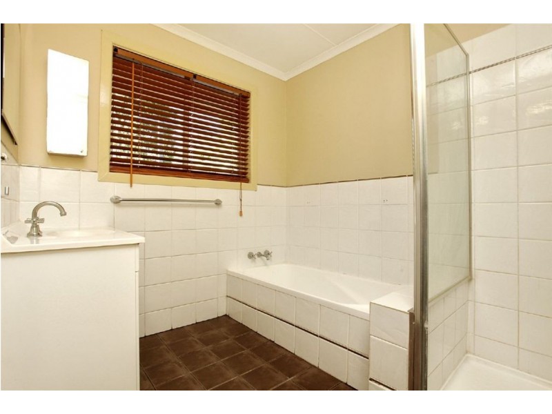 16 Surrey St, Bellbird Park QLD 4300