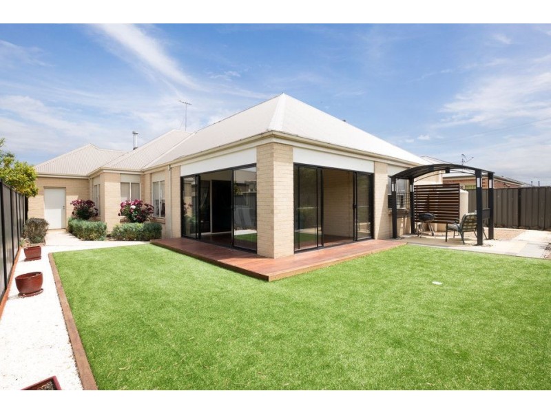 14 Balladong Crescent, Tarneit VIC 3029