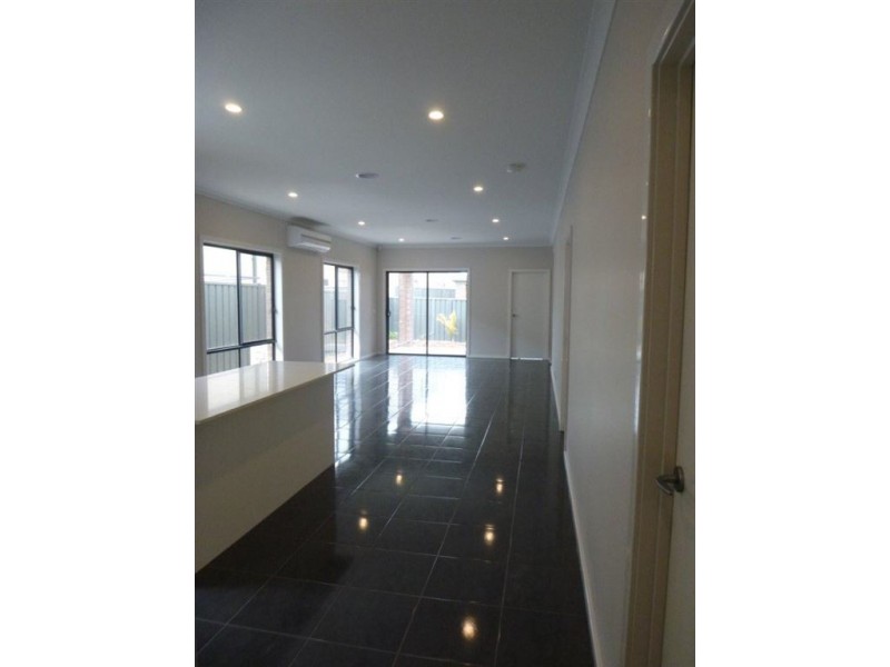 13 Mondra Terrace, Wyndham Vale VIC 3024