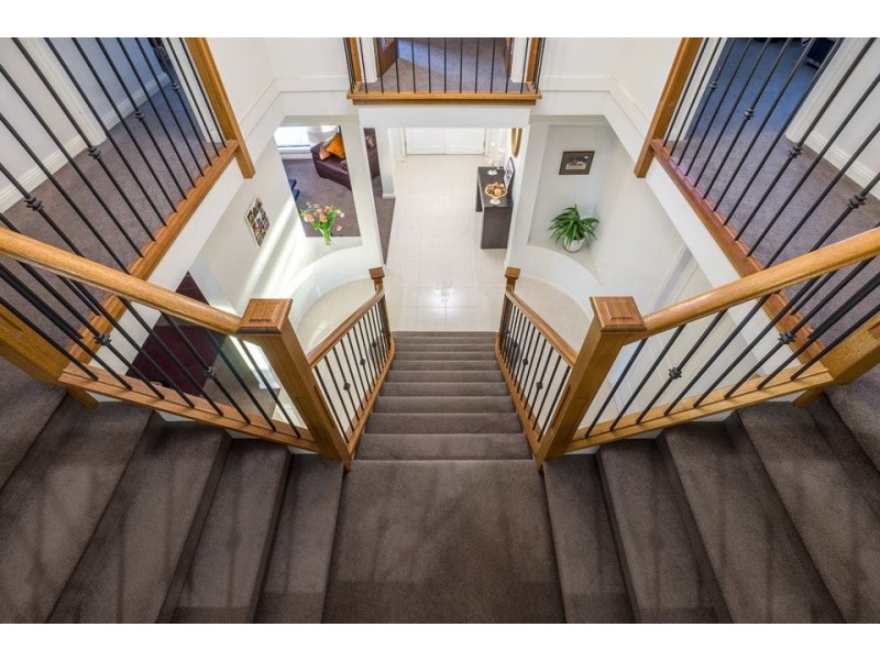 55 Vaucluse Boulevard, Sanctuary Lakes VIC 3030