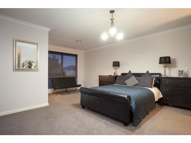 55 Vaucluse Boulevard, Sanctuary Lakes VIC 3030