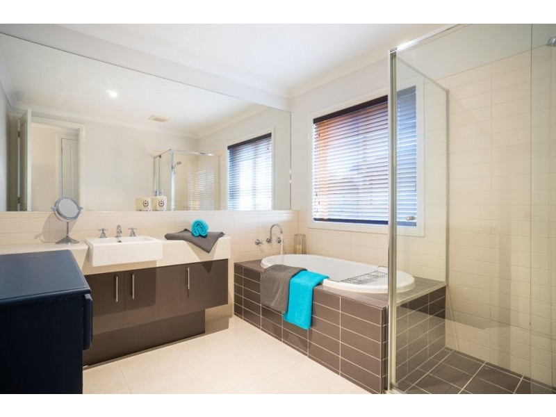 55 Vaucluse Boulevard, Sanctuary Lakes VIC 3030