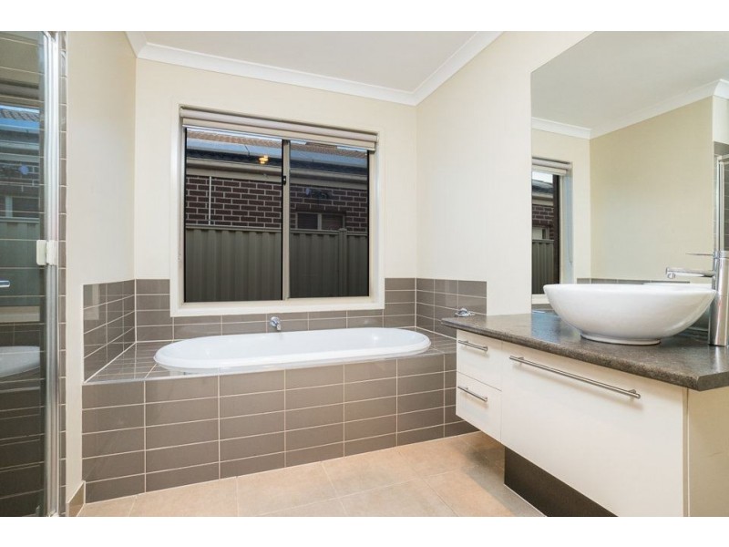 40 Westmeadows lane, Truganina VIC 3029