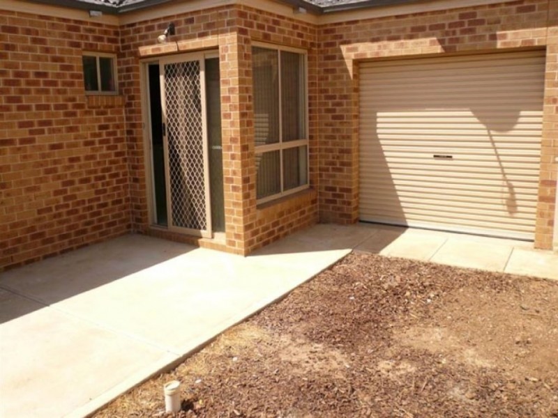 1/2 Vanderbilt Avenue, Truganina VIC 3029