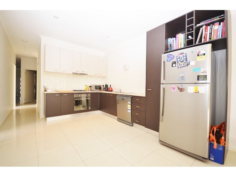 2/11 Rutman Close, Werribee VIC 3030