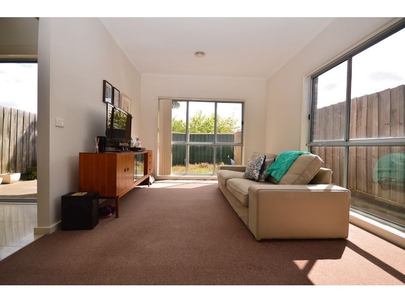 2/11 Rutman Close, Werribee VIC 3030