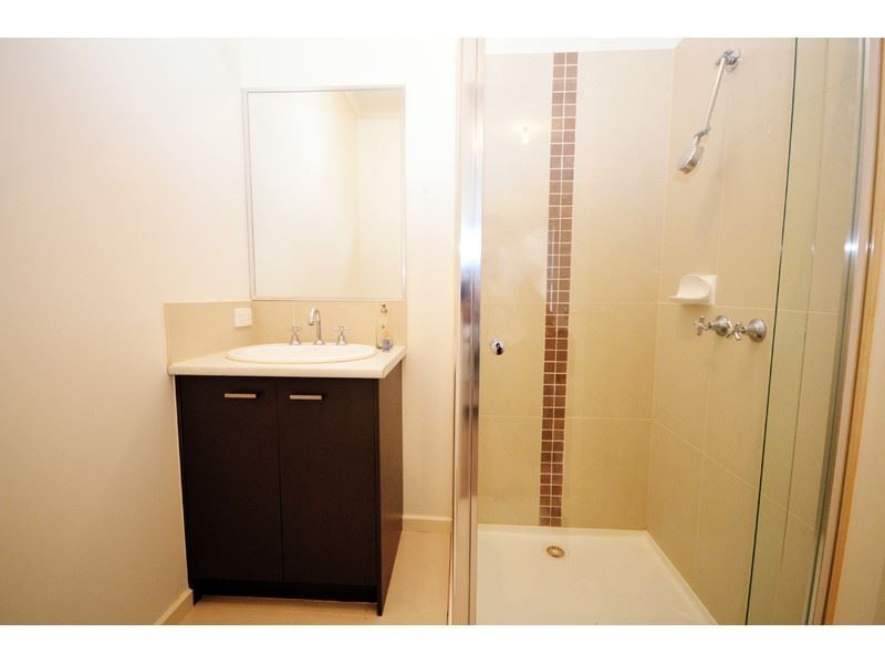 2/11 Rutman Close, Werribee VIC 3030