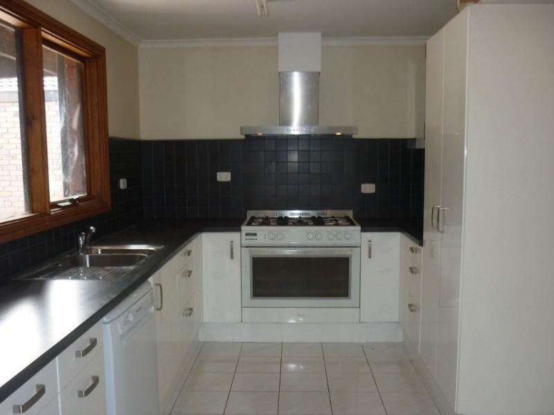 10 Acheron Crescent, Werribee VIC 3030