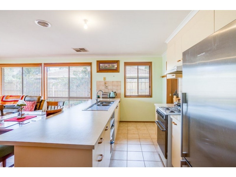 1/2 Avon Court, Werribee VIC 3030