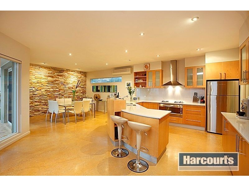 3 Lakeside Drive, Point Cook VIC 3030