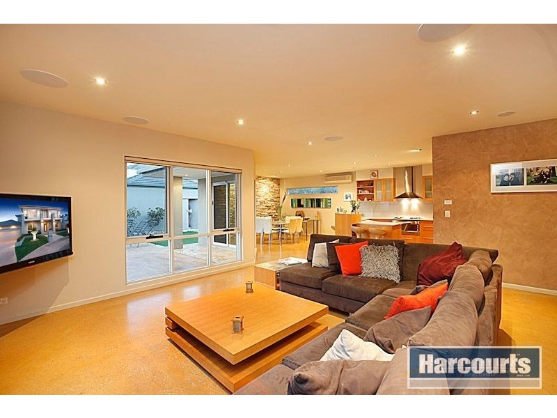 3 Lakeside Drive, Point Cook VIC 3030