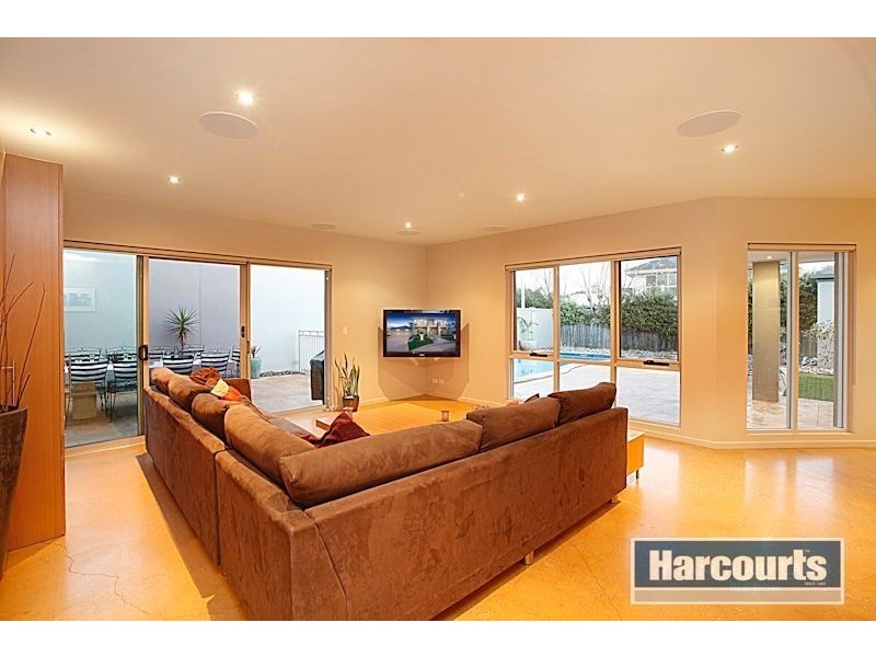 3 Lakeside Drive, Point Cook VIC 3030