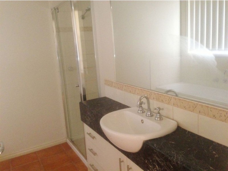 2/4 Assumption Place, Truganina VIC 3029