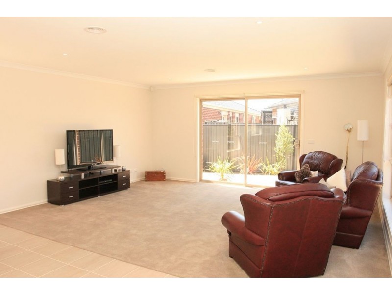 8 Hewett Drive, Point Cook VIC 3030