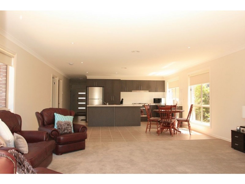 8 Hewett Drive, Point Cook VIC 3030