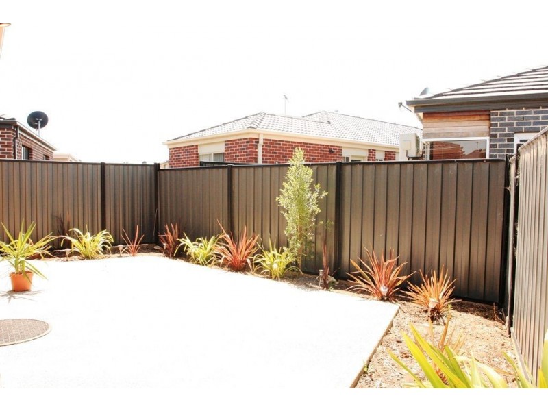 8 Hewett Drive, Point Cook VIC 3030