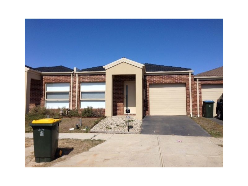 2/14 Starflower Way, Truganina VIC 3029