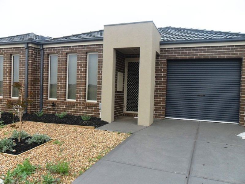2/74 Westmeadows Lane, Truganina VIC 3029
