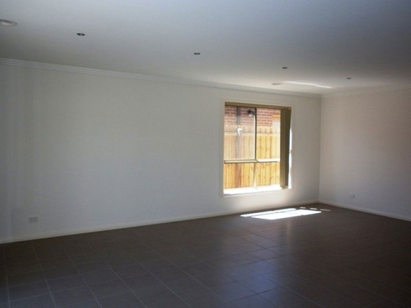 2/74 Westmeadows Lane, Truganina VIC 3029