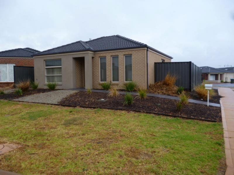 12 Vicky Court, Point Cook VIC 3030