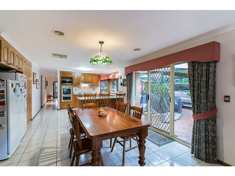 2 Hastings Avenue, Hoppers Crossing VIC 3029