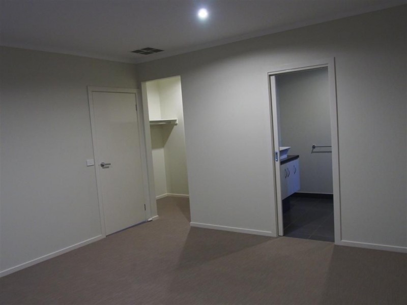 8 Trinity Place, Tarneit VIC 3029