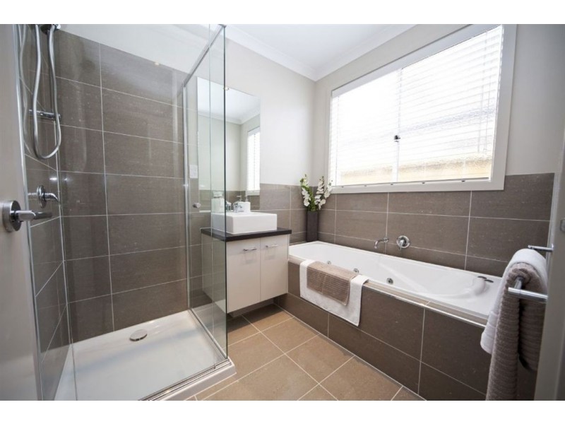 2/261 Bethany Road, Tarneit VIC 3029