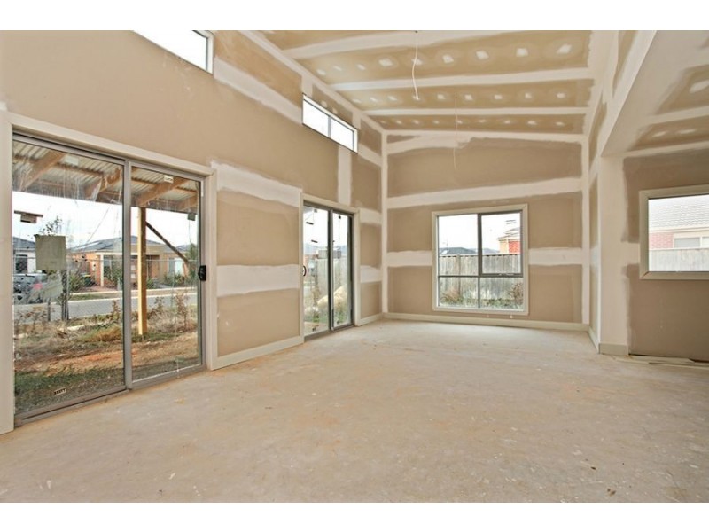 8 Stoneyfell Road, Point Cook VIC 3030