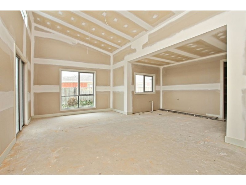 8 Stoneyfell Road, Point Cook VIC 3030