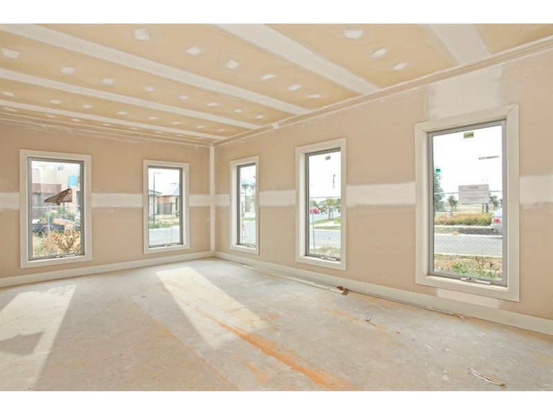 8 Stoneyfell Road, Point Cook VIC 3030