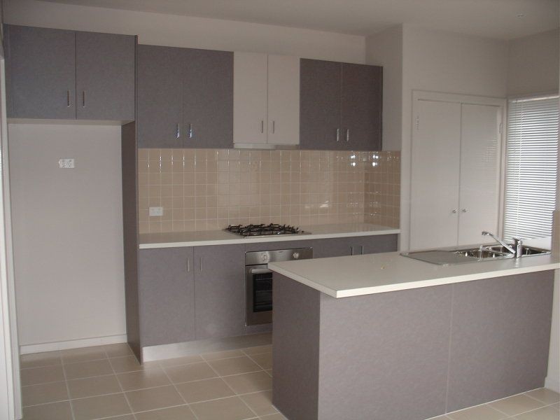 2/4 Begg Avenue, Truganina VIC 3029