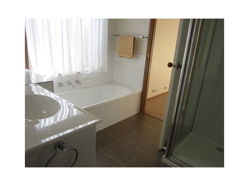 27 Swan Street, Werribee VIC 3030