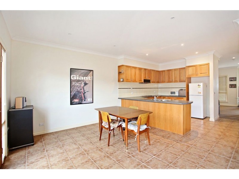 2/21 Hooker Road, Werribee VIC 3030