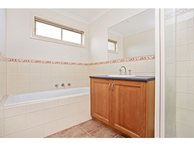 2/21 Hooker Road, Werribee VIC 3030