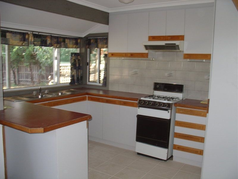 8 Illawong Grove, Werribee VIC 3030