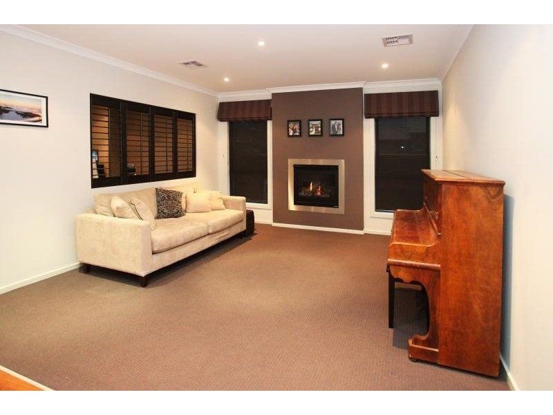 346 Boardwalk Boulevard, Point Cook VIC 3030