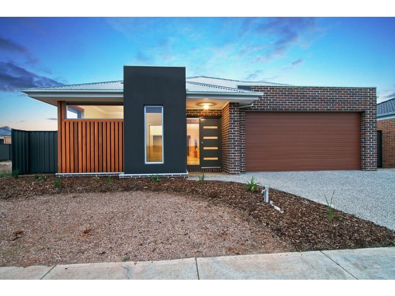 1/42-44 East Lakes Boulevard, Lara VIC 3212