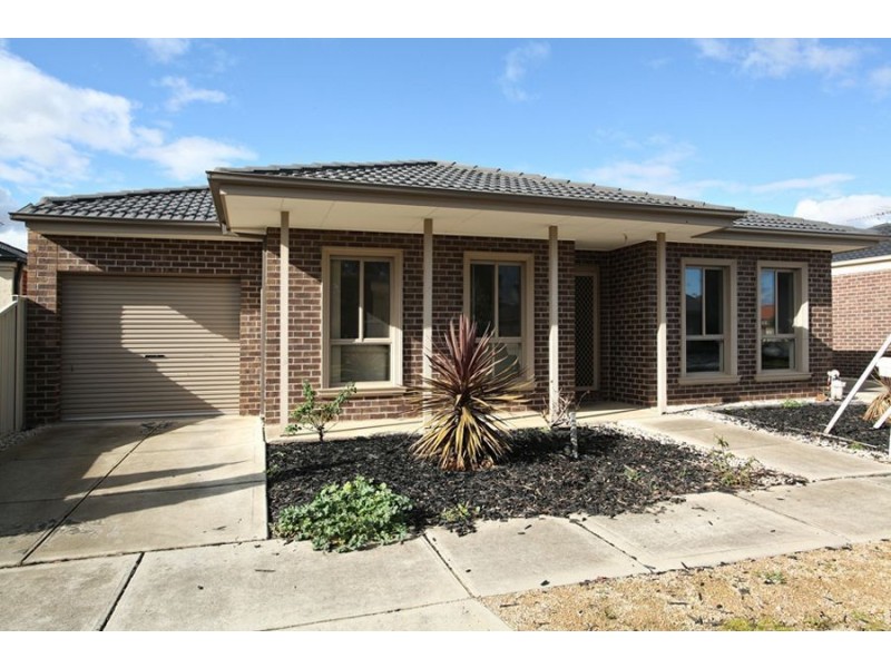 1/4 Jordyn Street, Tarneit VIC 3029