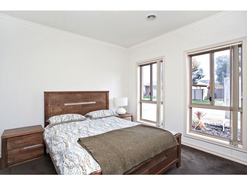 1/4 Jordyn Street, Tarneit VIC 3029