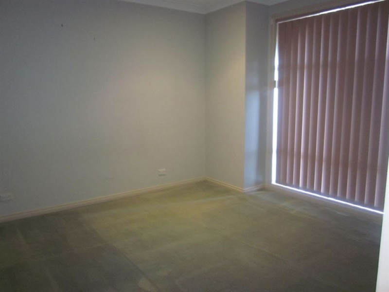 2/92 Thames Boulevard, Werribee VIC 3030