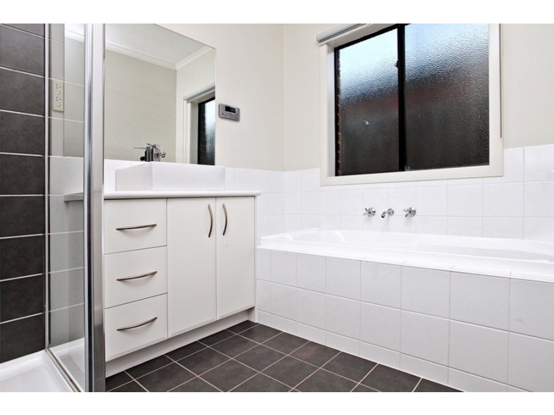 ./16 Pegasus Court, Tarneit VIC 3029