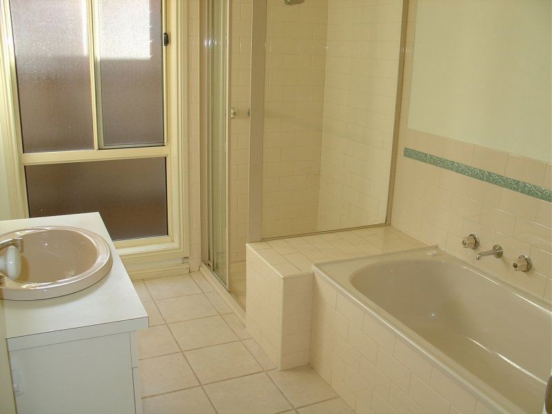 2/27 Hotham Crescent, Hoppers Crossing VIC 3029
