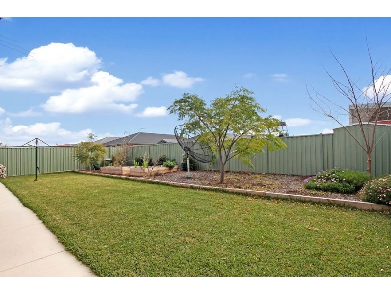 11 Vaughan Chase, Wyndham Vale VIC 3024
