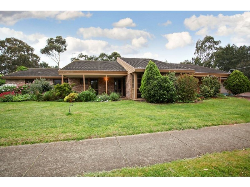 32 Manorvale Parade, Werribee VIC 3030