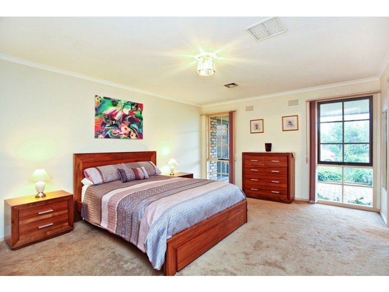 32 Manorvale Parade, Werribee VIC 3030