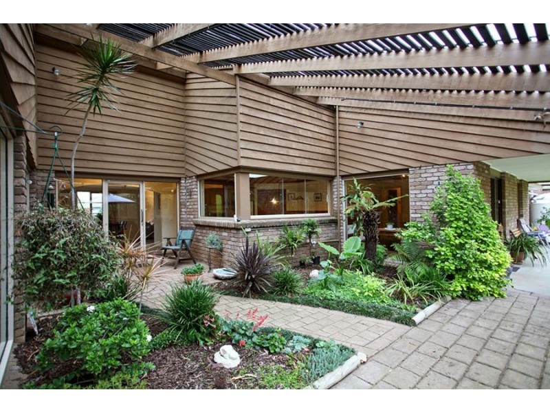 32 Manorvale Parade, Werribee VIC 3030