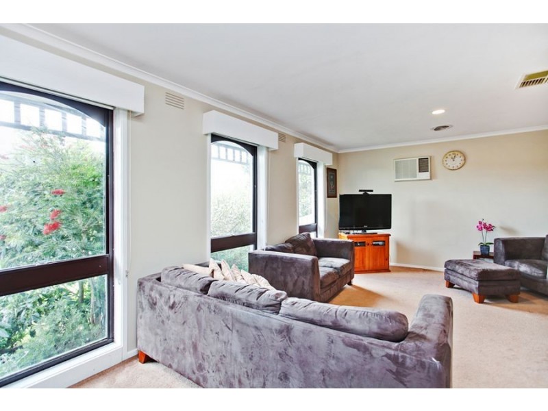 12 Strathmore Crescent, Hoppers Crossing VIC 3029