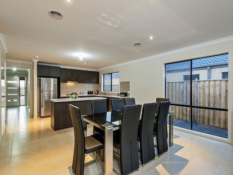 215 Botanica Springs Boulevard, Brookfield VIC 3338