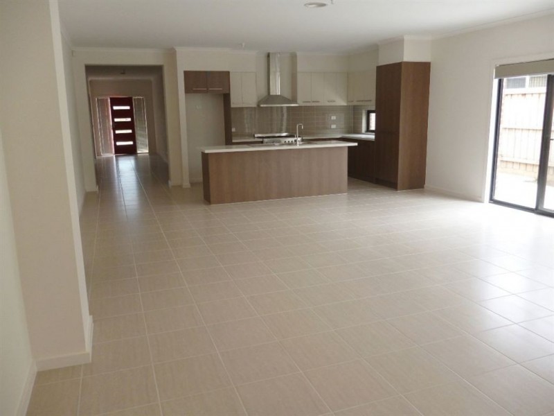 15 Rowan Ave, Williams Landing VIC 3027